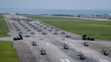 Blast rocks largest US air base in Asia-Pacific – media