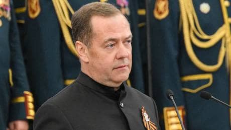 ‘Yapping bitches in Brussels a direct threat to Russia’ – Medvedev