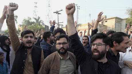 Dozens killed in sectarian violence in Pakistan – AP