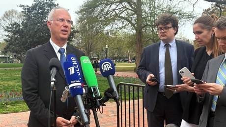 Putin envoy visits Washington