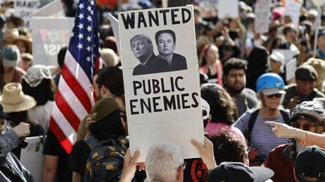 Thousands of US protestors rally against ‘Trump-Musk coup’ (VIDEOS)