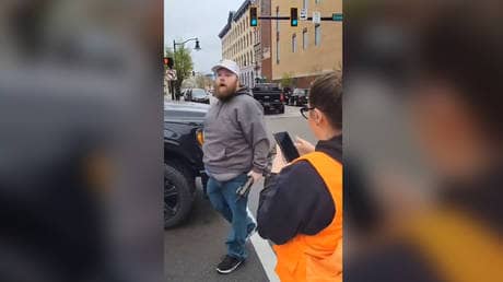 MAGA man pulls gun during tussle with anti-Trump protesters (VIDEOS)
