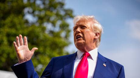 Trump threatens China with extra 50% tariff