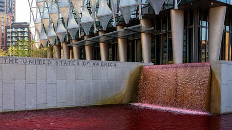 US embassy waters turned ‘blood-red’ over Gaza (VIDEO)