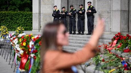 Immortal Regiment honors Soviet WWII veterans under tight police watch in Berlin (VIDEOS))