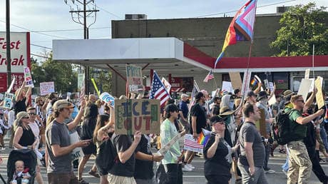 Shooting at anti-Trump rally leaves man critically injured (VIDEOS)