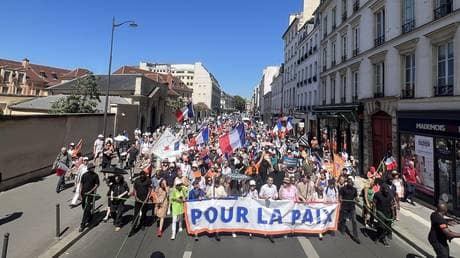 Paris protest demands end to French military aid for Ukraine (VIDEOS)